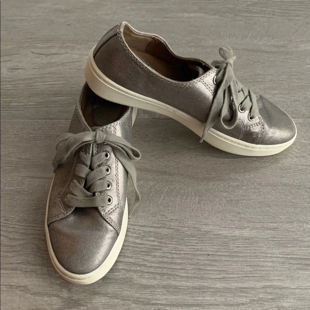Sofft Shimmering Gray Lace-Up Leather Sneakers